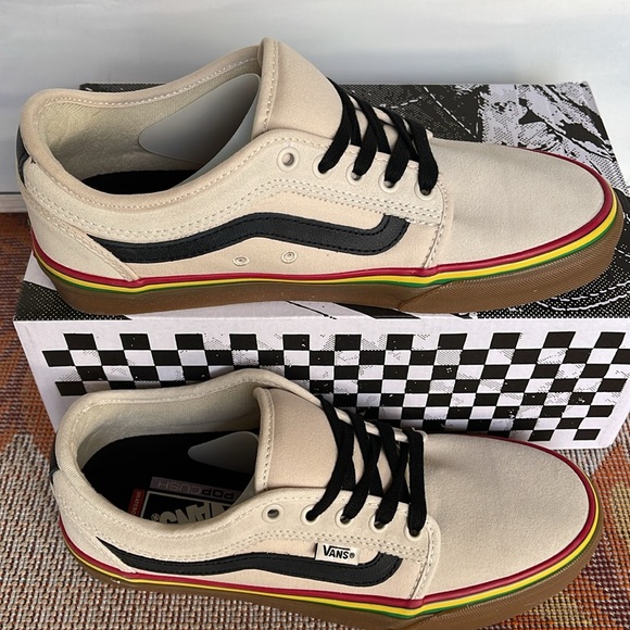 Vans WMNS Chukka Low Sid
Rasta Turtledove
VN0A5KQZDJR
Sneakers - Picture 2 of 16